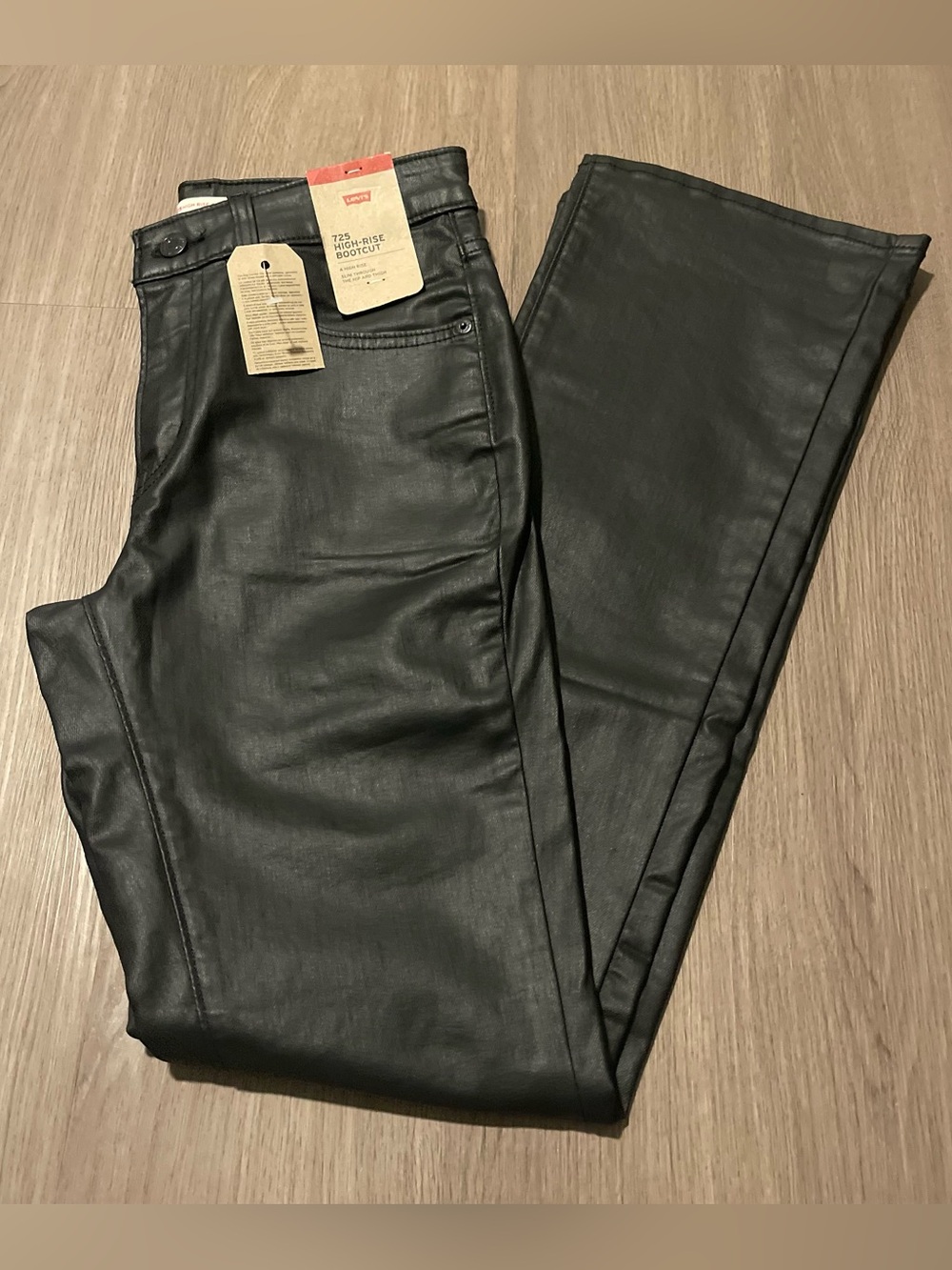 NWT Women’s Levi’s 725 High-Rise Bootcut Pants Size 26x32